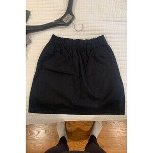 Black j crew skirt. Size OO